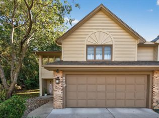 8945 Preserve Blvd, Eden Prairie, MN 55347