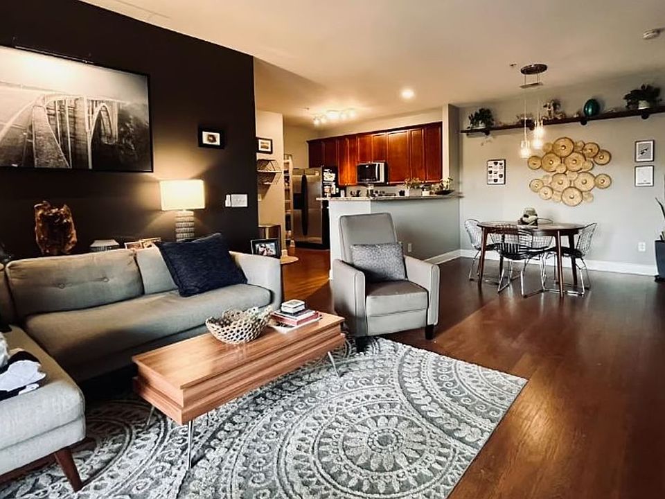 Open Living Space, beautifully decorated with new furnishings. Duel-Zoned Living Spaces for both Bedrooms and Private Bathrooms