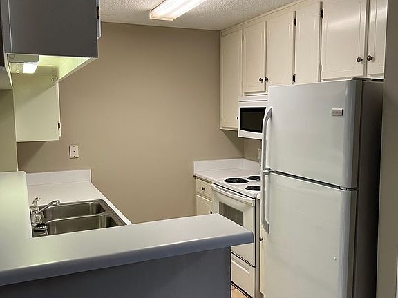 3rd image of 134 Woodmere Dr