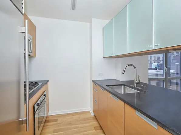 310 West 52nd Street image 4 of 14