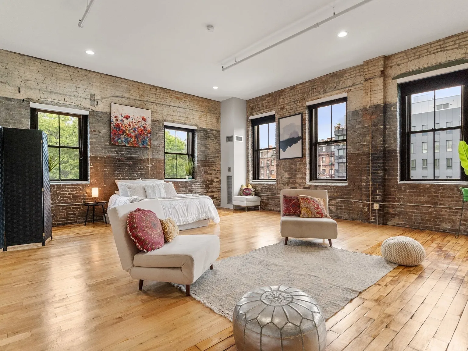 1 bed, 1.0 bath, 917 sqft, $3,500 — Photo 2