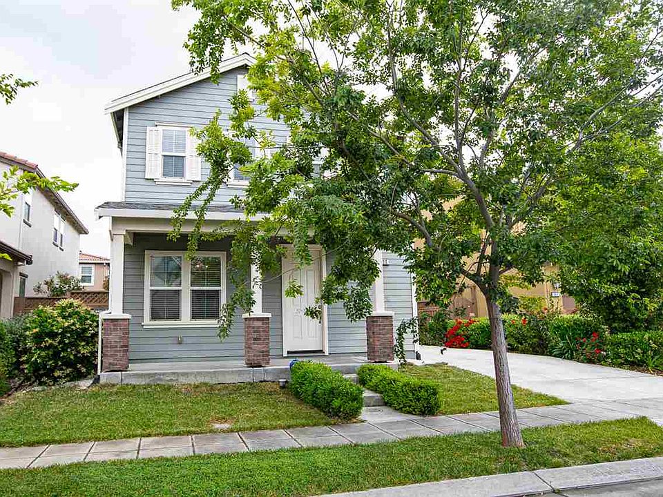 2nd image of 596 N Museo Dr