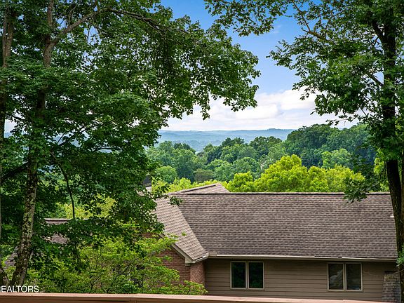 5th image of 11120 Crown Point Dr