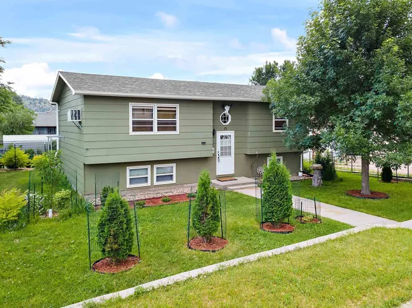 405 S 15th St, Hot Springs, SD 57747