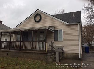 8051 Toepfer Rd, Warren, MI 48089