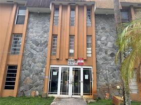 1280 W 54th St