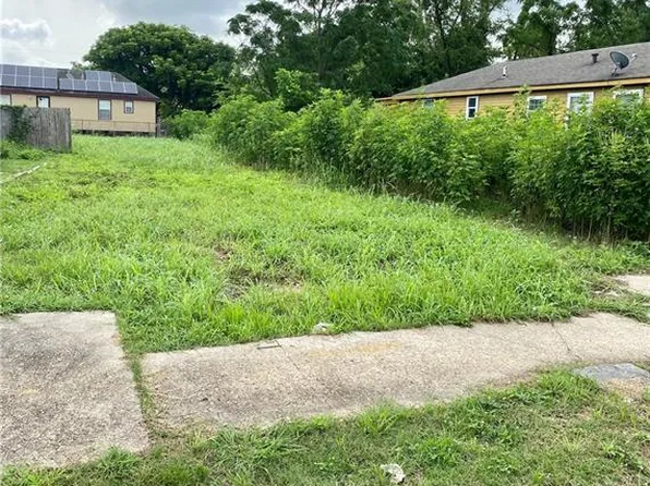 2437 Pauger St, New Orleans, LA 70116
