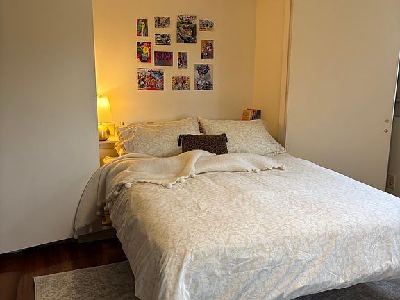 Murphy bed