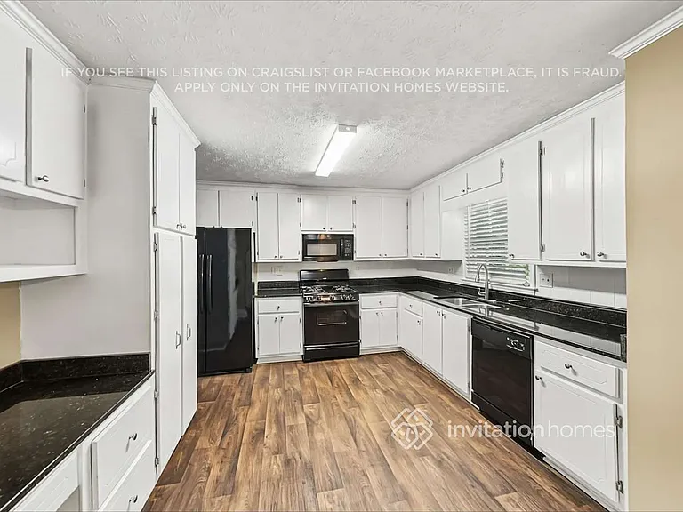 4611 Pine Harbor Ct NE — Photo 10