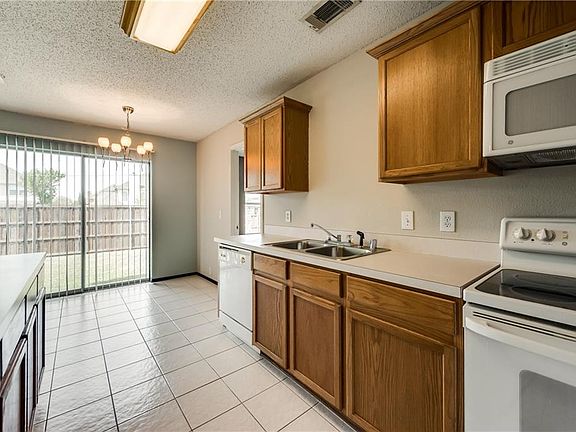 5th image of 2401 Hampton Dr