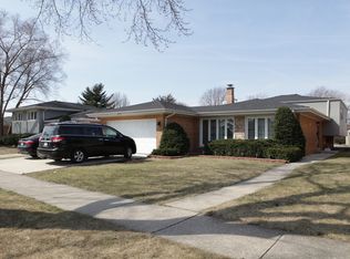 2032 Eastview Dr, Des Plaines, IL 60018
