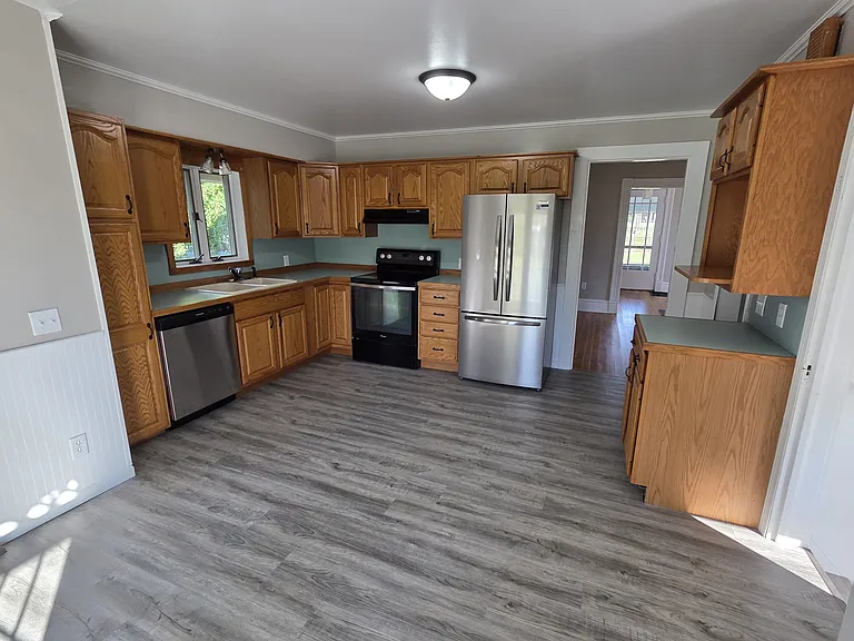 709 Dewitt Ave — Photo 12