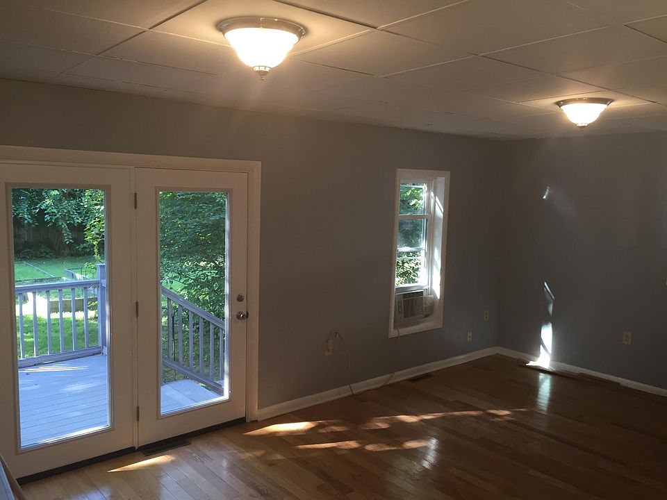 1st image of 17 Warren St #1