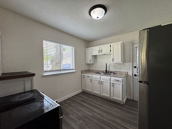 4th image of 1100 S Willow St #2100