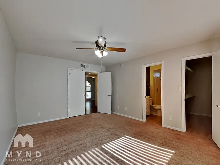 725 W Utopia Rd — Photo 8