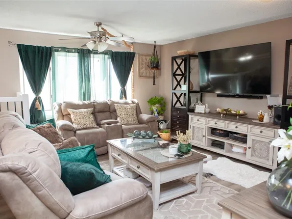 6750 School St Unit 305, Windsor Heights, IA 50324