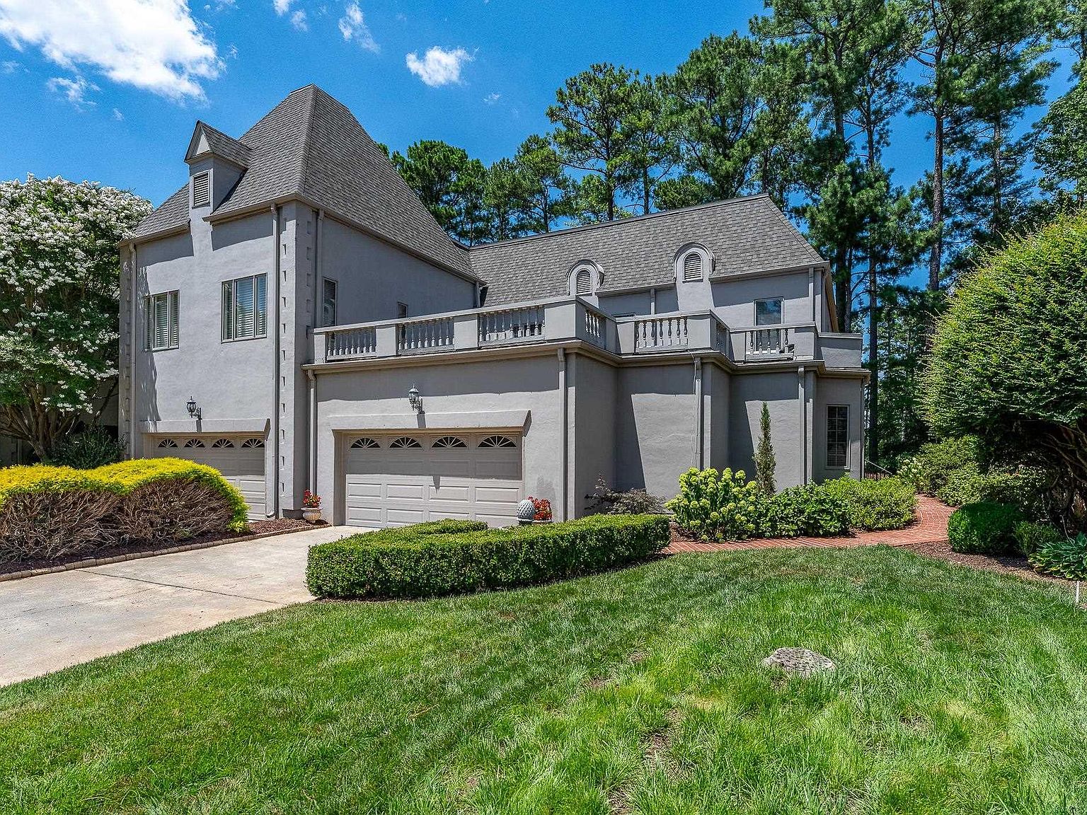 226 Castellan Dr