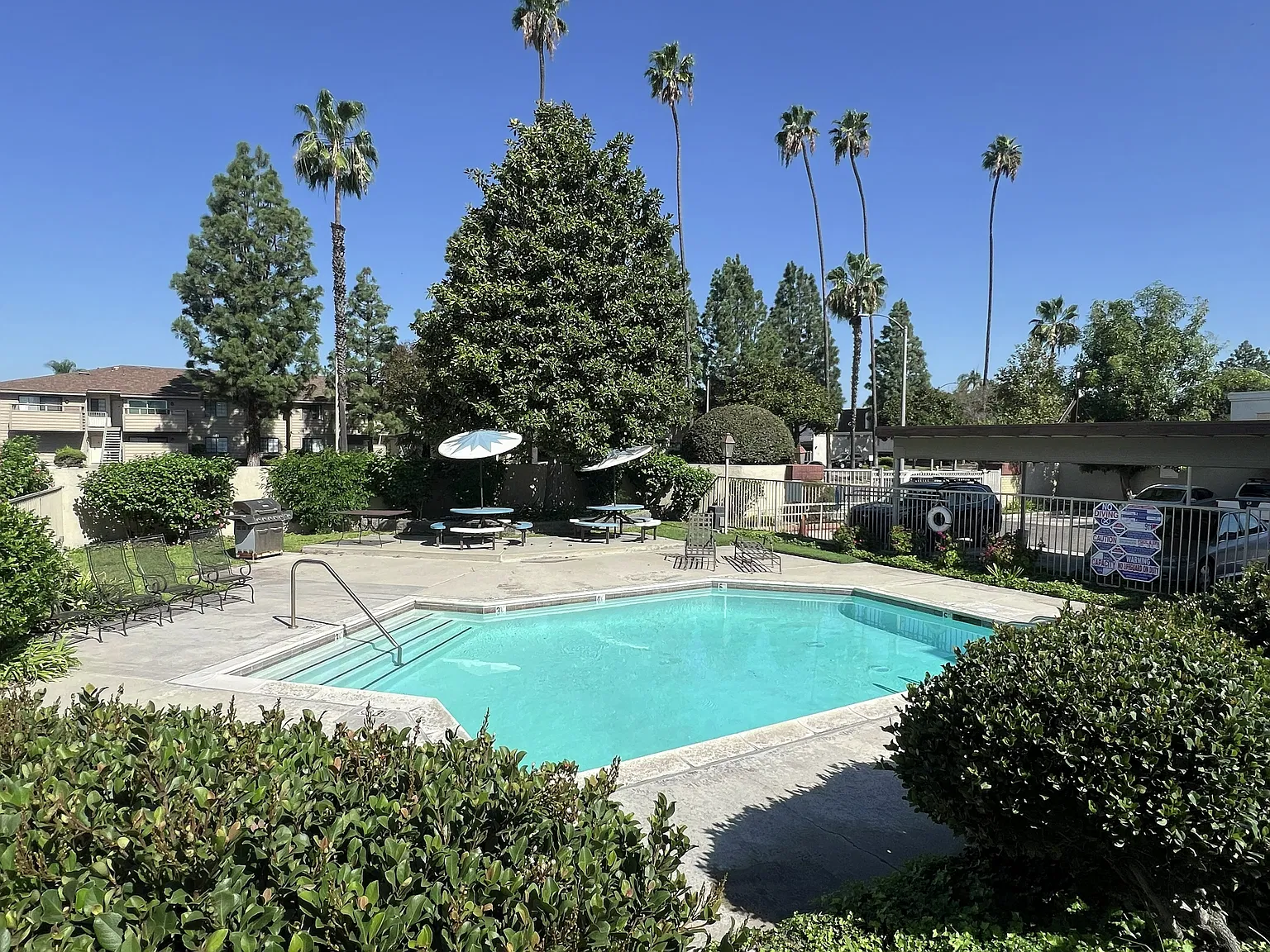 Lincoln Court Apartments — Photo 3