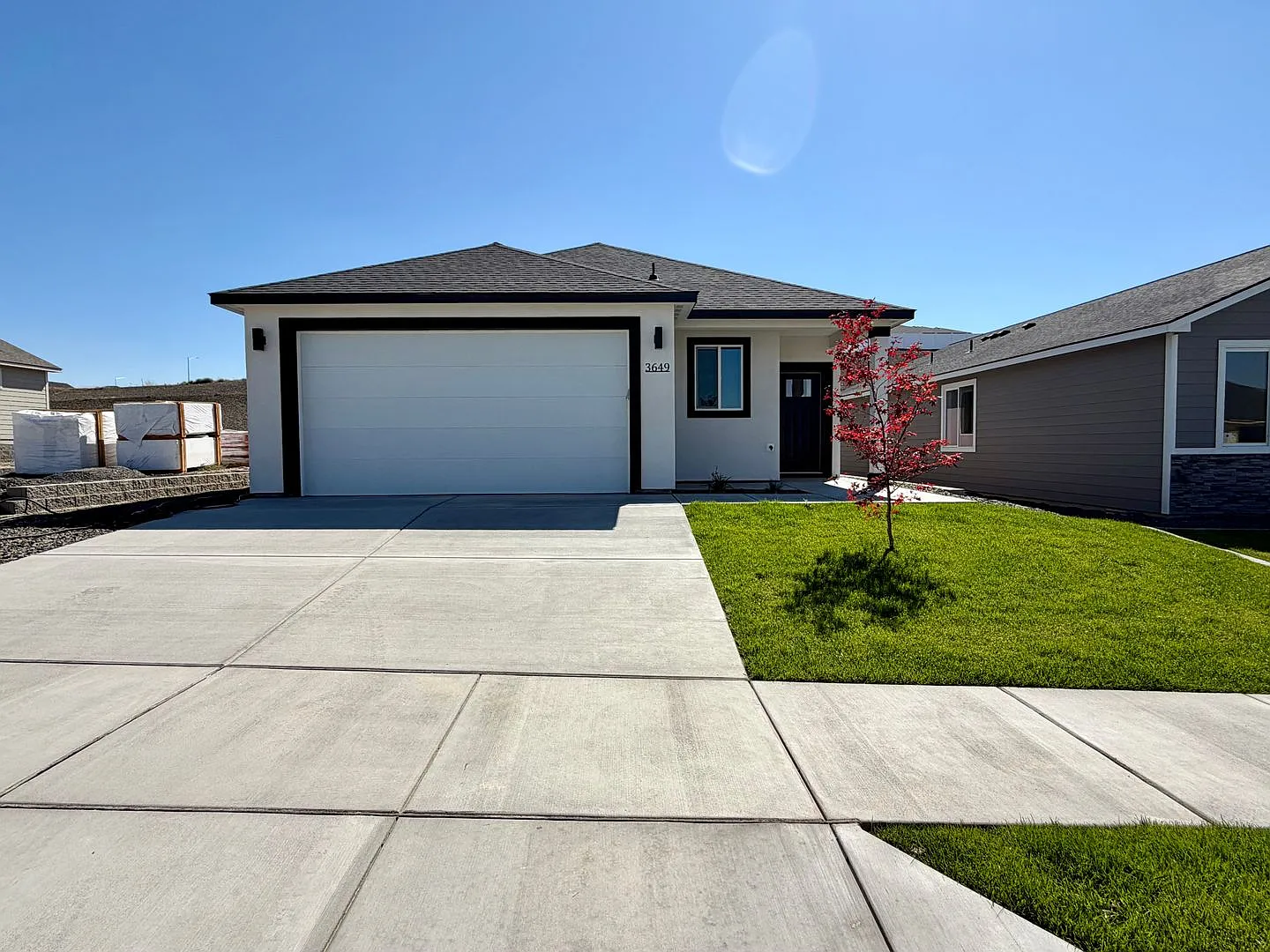 Brand New & Beautiful! 3 bed, 2 ba, Quartz Countertops and More! — Photo 2