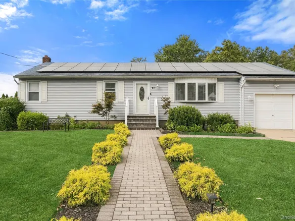 77 Winchester Drive, Lindenhurst, NY 11757