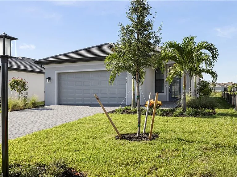 19226 Hinkley Dr — Photo 3