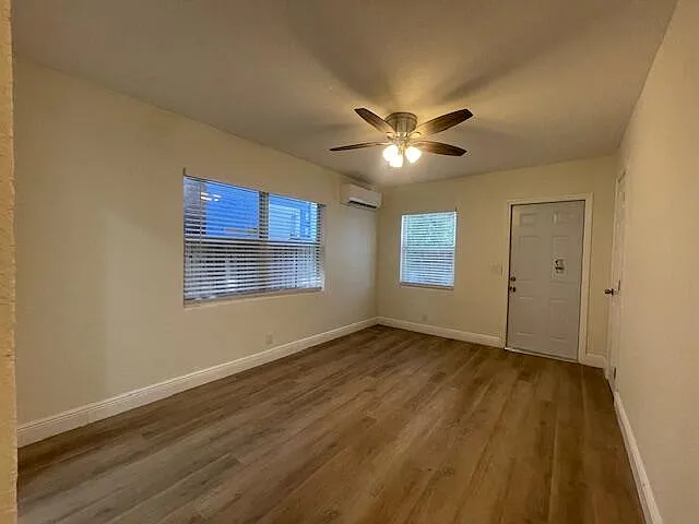 304 N Tamarind Ave — Photo 15