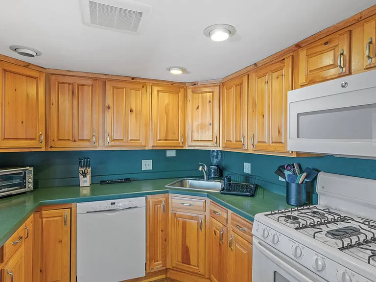 858 S Shore Rd — Photo 39