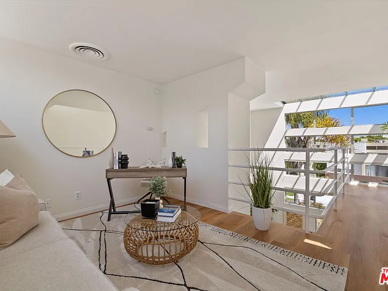 821 Bay St #C1 — Photo 13