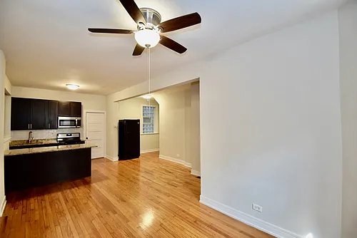 3828 N Clark St #1F Photo 1
