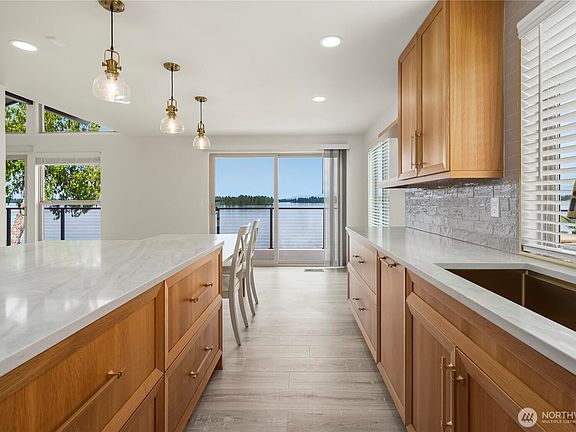 5th image of 4905 Jenks Point Way E