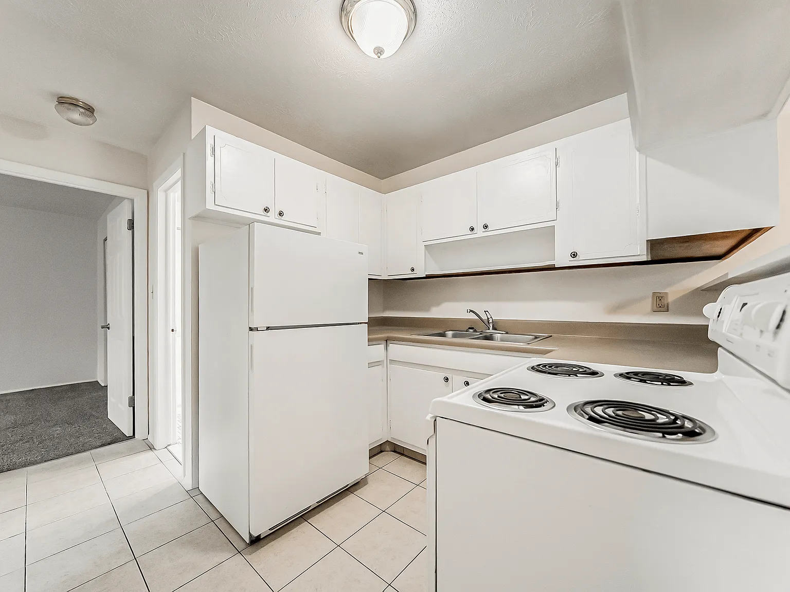 Jordan Court Apartments — Photo 4