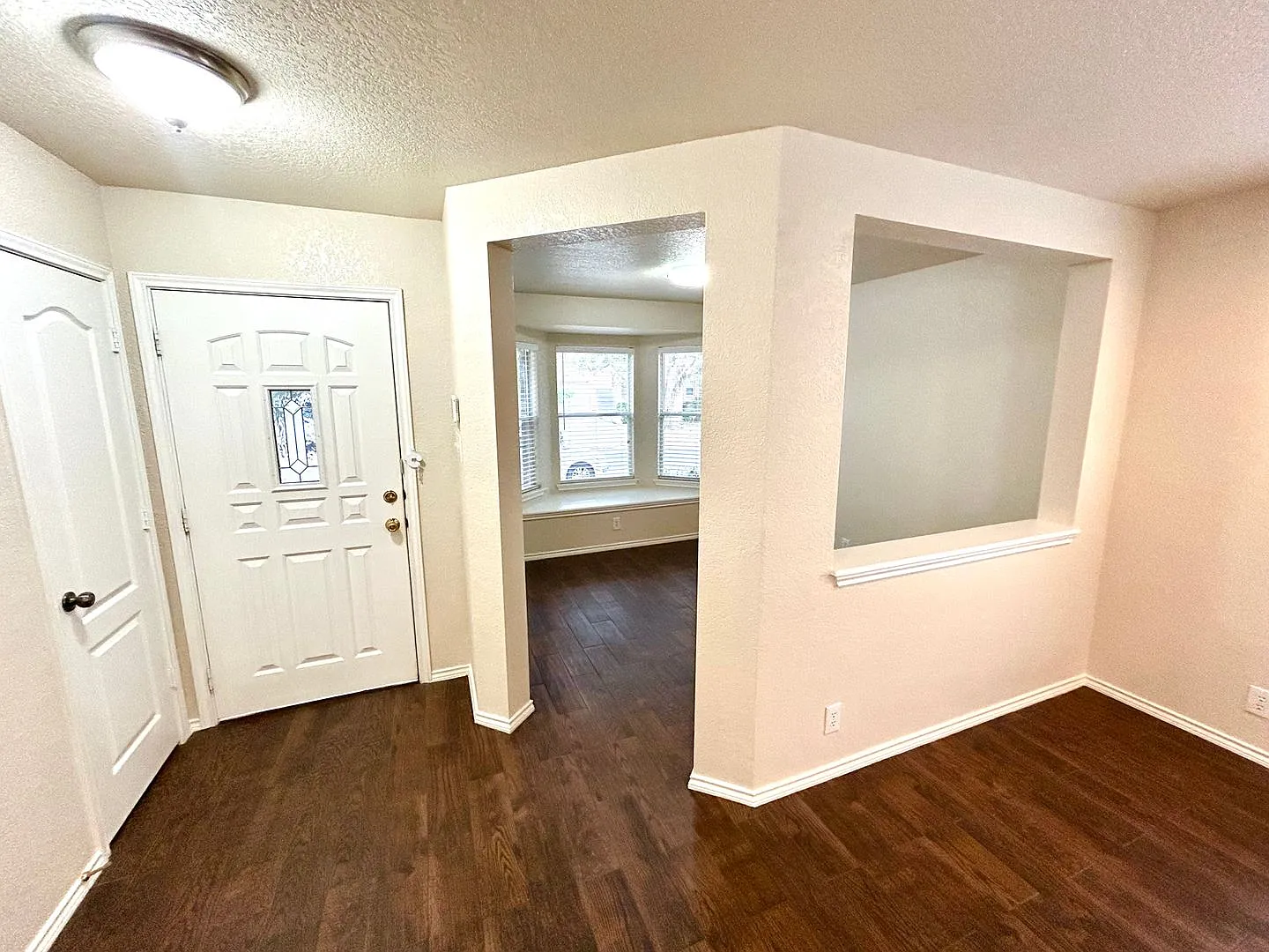 *Move In Special* Beautiful 4-Bedroom Home Near Utsa & la Cantera! Available Now! — Photo 4