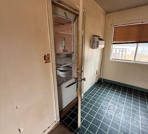 3rd image of 710 S Hawthorne Drive