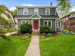 819 N Summit St, Wheaton, IL 60187