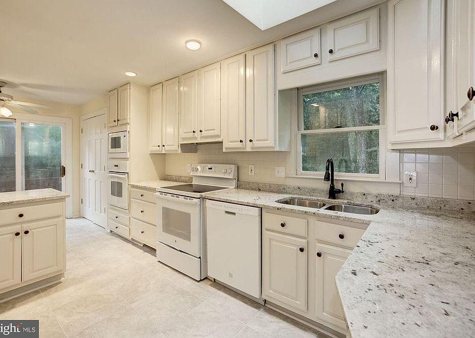 1st image of 6013 River Dr