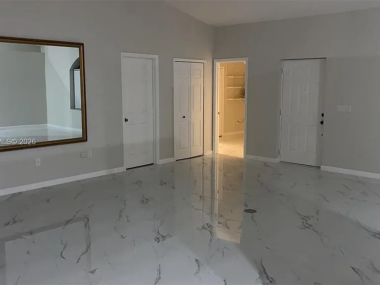 1198 SW Ingrassina Ave — Photo 2