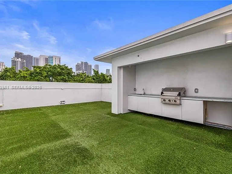 434 SW 10th St #Townhouse A — Photo 16