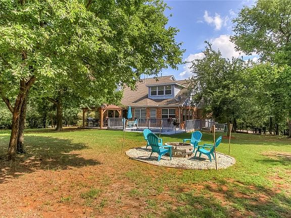 5th image of 921 Topaz Ln