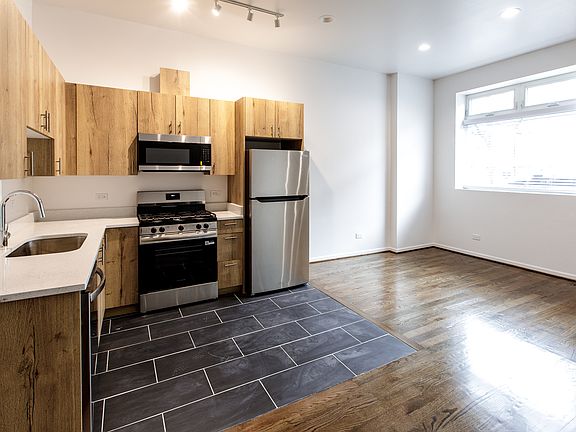 4th image of 2216 W Taylor St Suite 1F