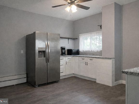 5th image of 839 Railroad St