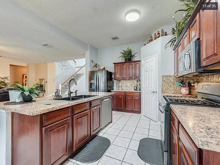 Windcastle Dr — Photo 8