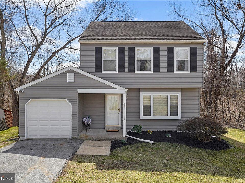 1st image of 1319 Pine Cir