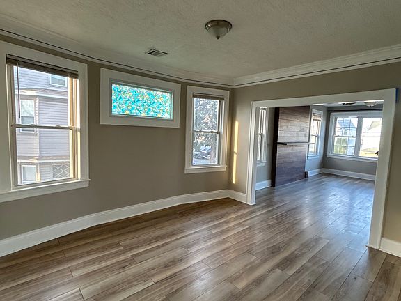 5th image of 1052 Dewey Pl Floor 2