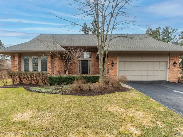 3633 York Ct, Bloomfield Hills, MI 48301