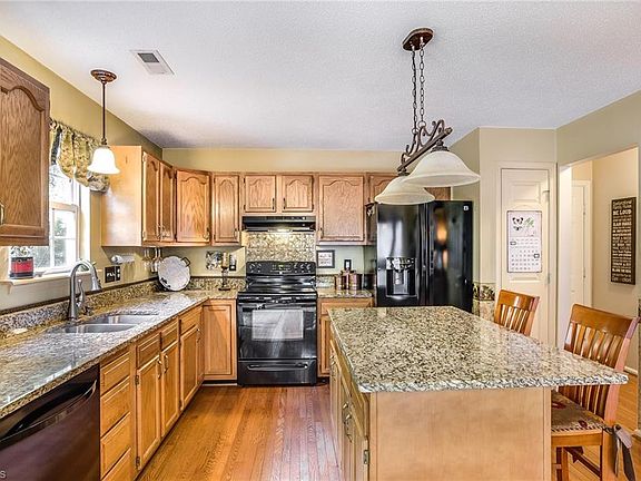 3rd image of 5504 Pearview Dr