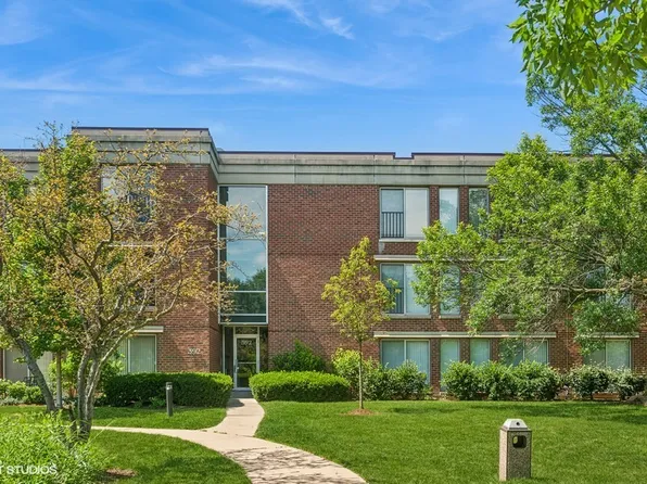 392 Kelburn Rd APT 222, Deerfield, IL 60015