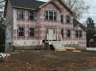 14 Pheasant Ln, Woburn, MA 01801