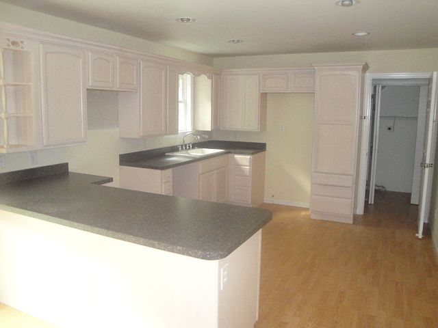 2nd image of 331 Mengus Mill Rd