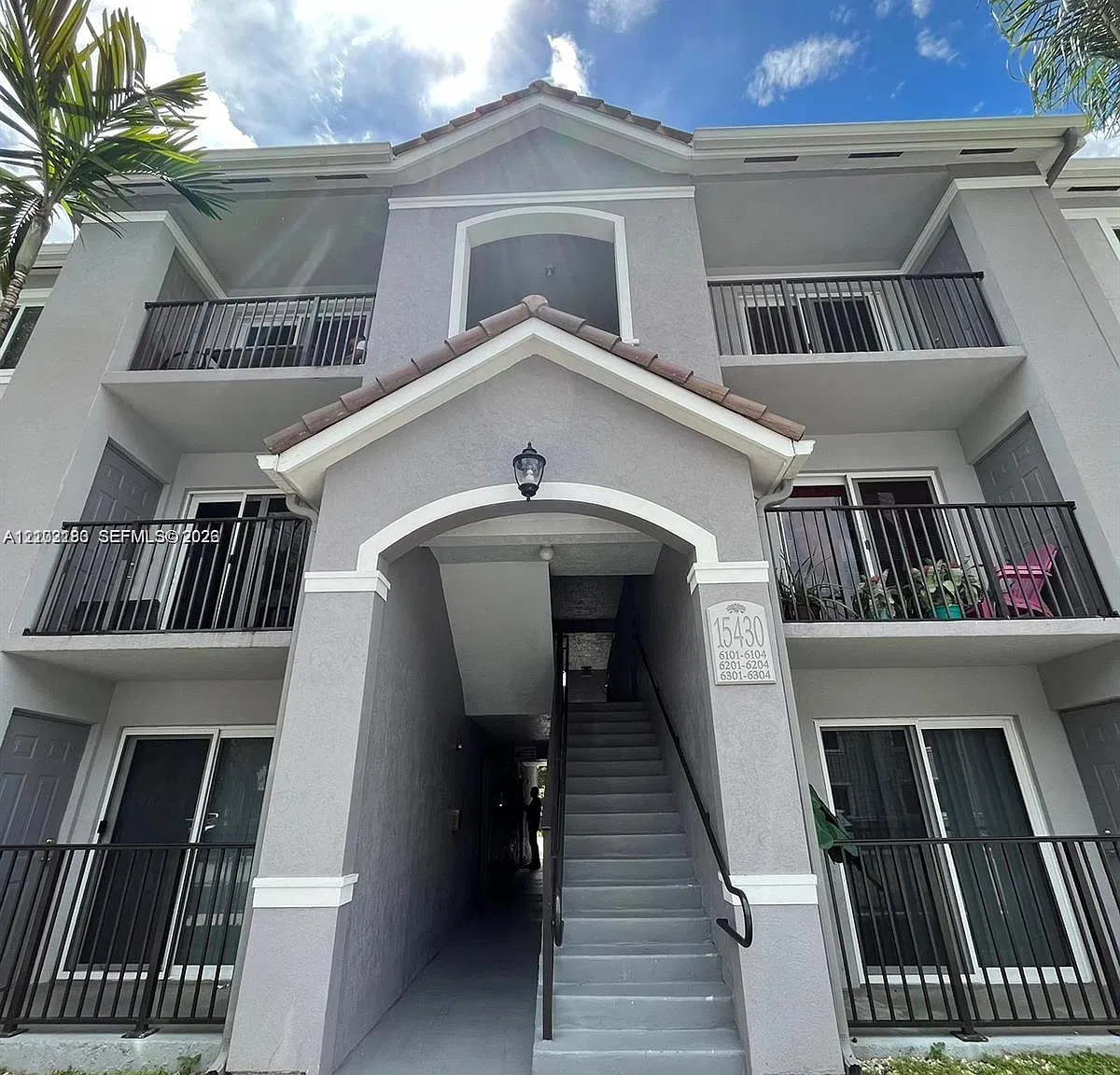 3 bed, 1126 sqft, $2,200 — Photo 1