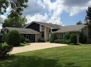 1910 Center Cir, Darien, IL 60561